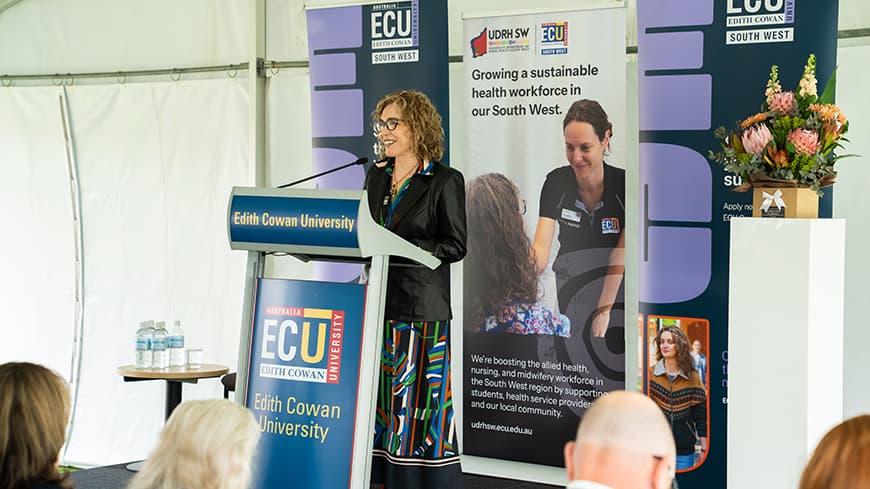 Cobie Rudd speaks to audience