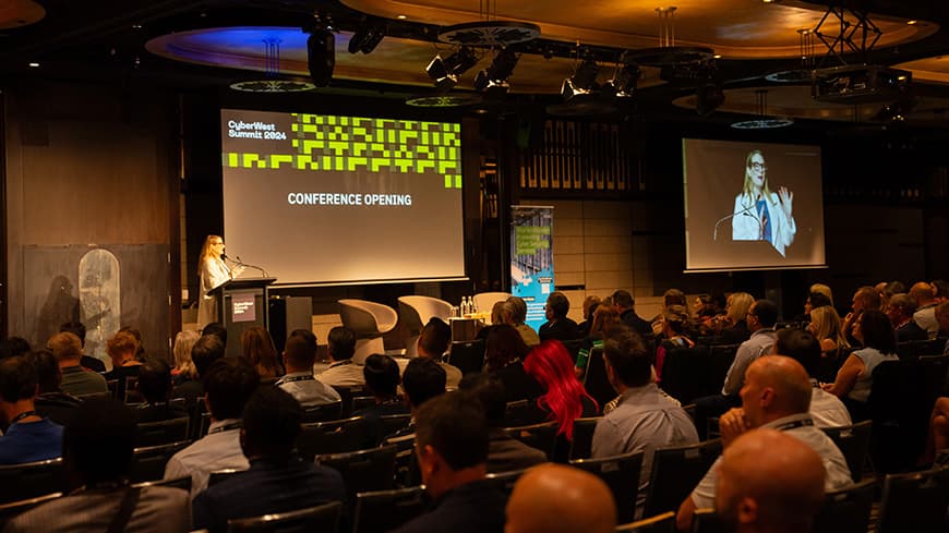 Cecily Rawlinson on stage