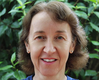 A close-up portrait image of Dr Tracy Taylor